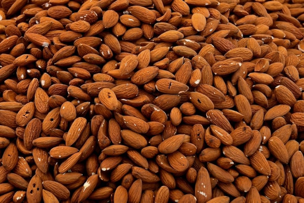 kacang almond